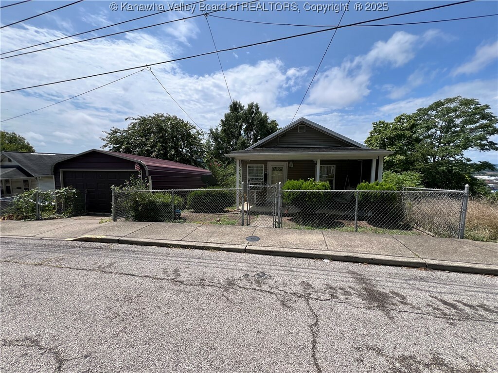 Property Photo:  1419 Red Oak Street  WV 25387 