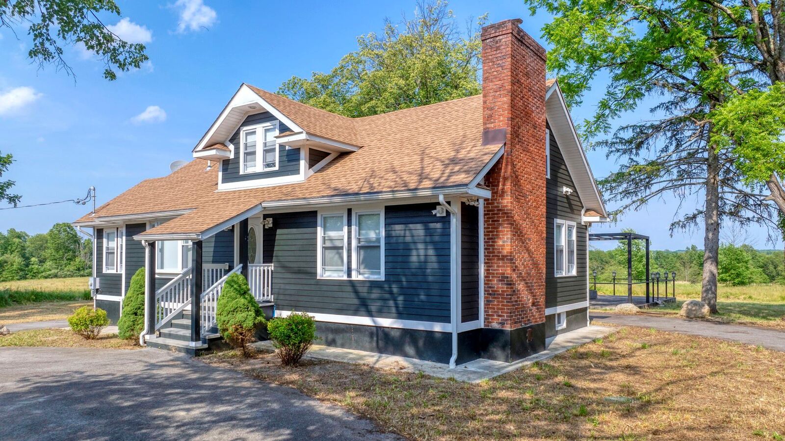 Property Photo: 1091 Albany Post Road NY 12525