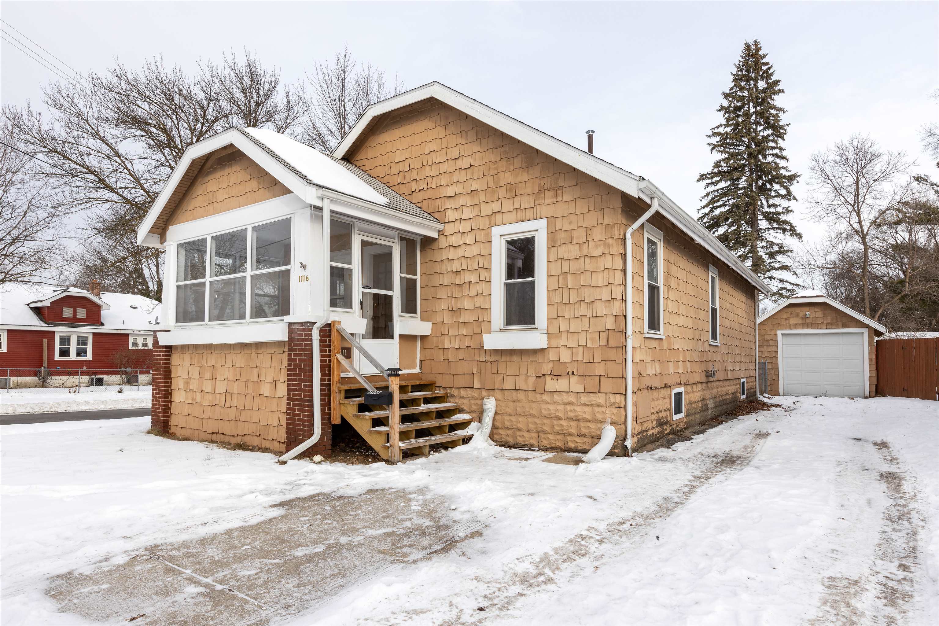 Property Photo:  1116 W Carpenter  MI 48640 