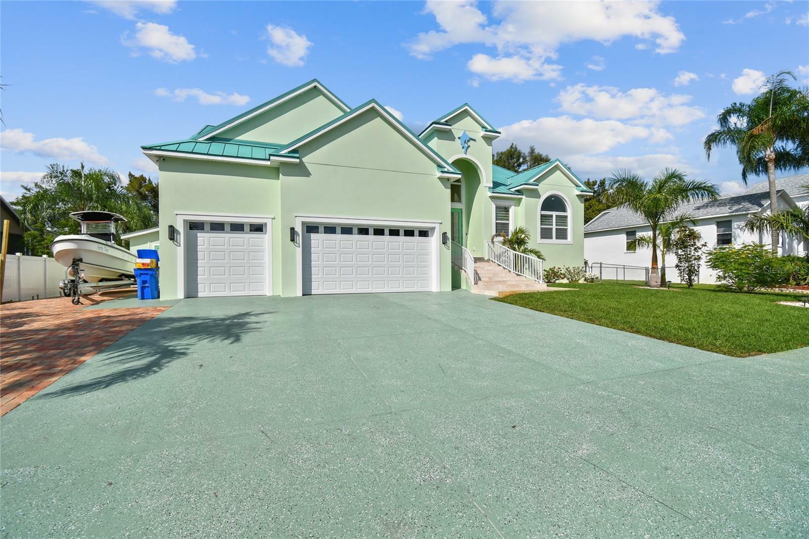 Property Photo:  711 Eagle Lane  FL 33572 