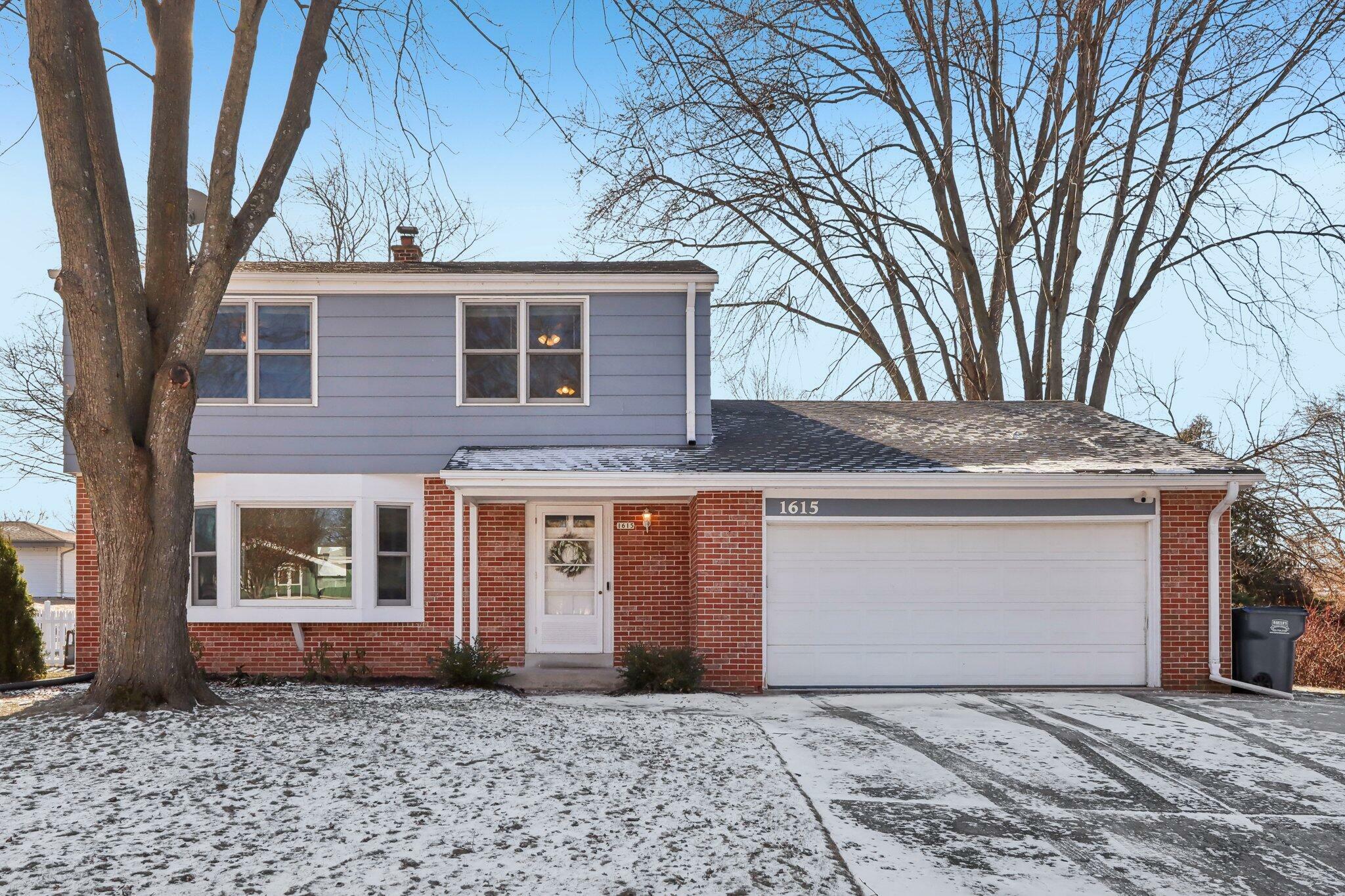 Property Photo:  1615 Willow Ct  WI 53024 