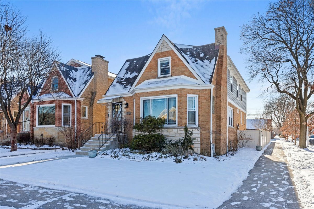 Property Photo:  6028 N Nassau Avenue  IL 60631 