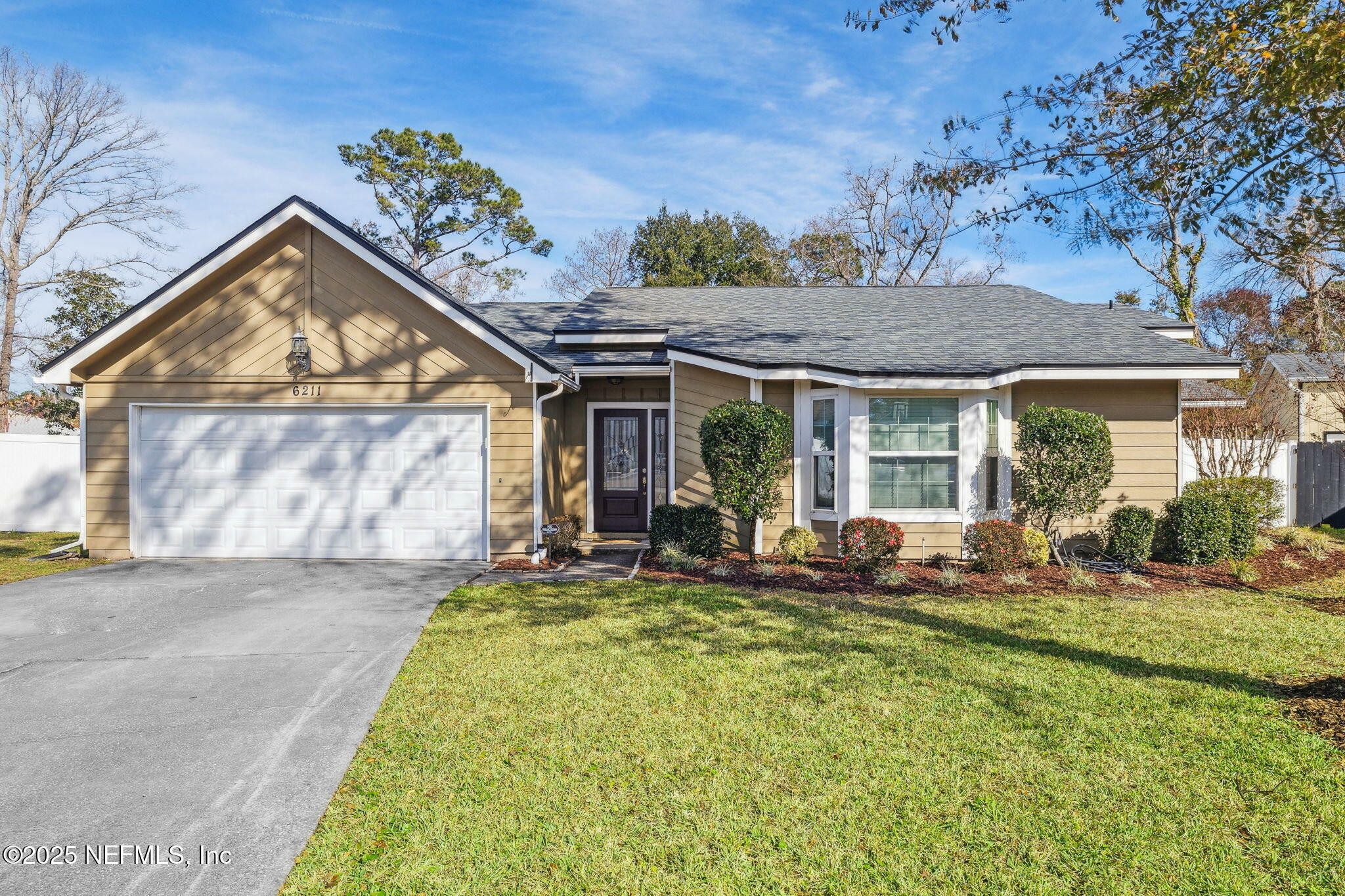 Property Photo: 6211 Windward Court FL 32003