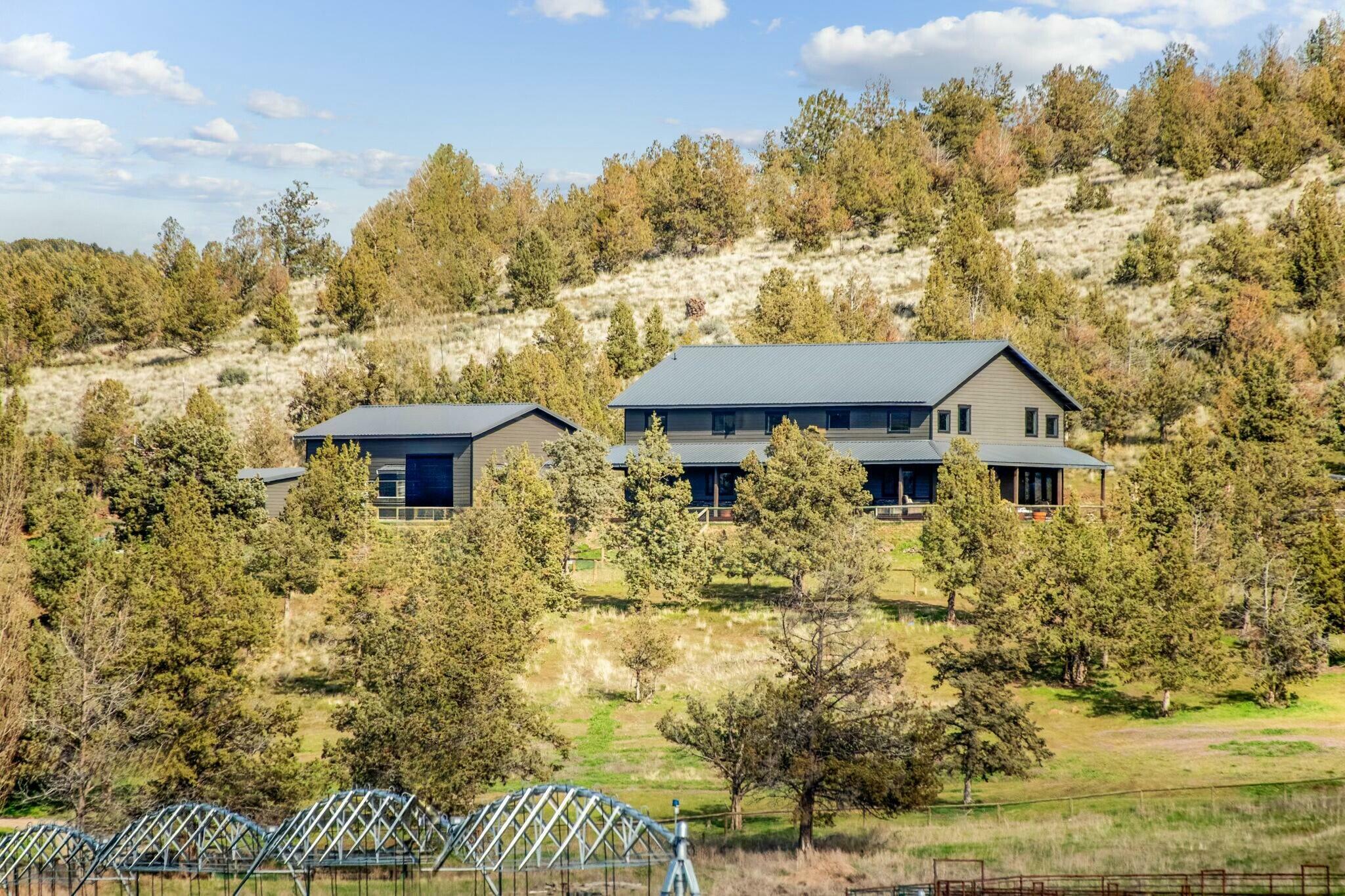 Property Photo: 3954 NW Cattle Drive OR 97754