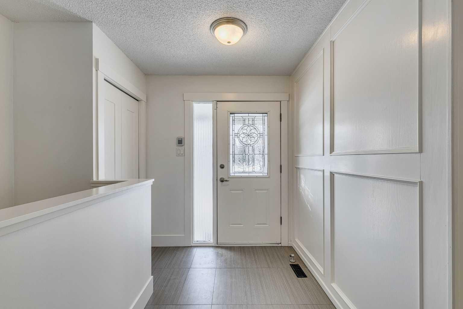 Property Photo:  776 Acadia Drive SE  AB T2J 0C5 