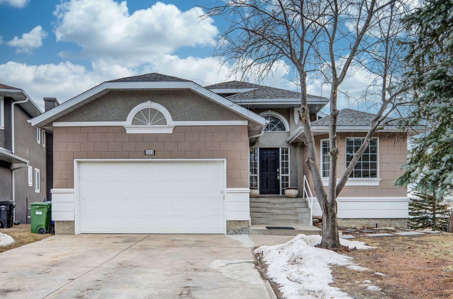 Property Photo:  2925 Signal Hill Heights SW  AB T3H 2X4 