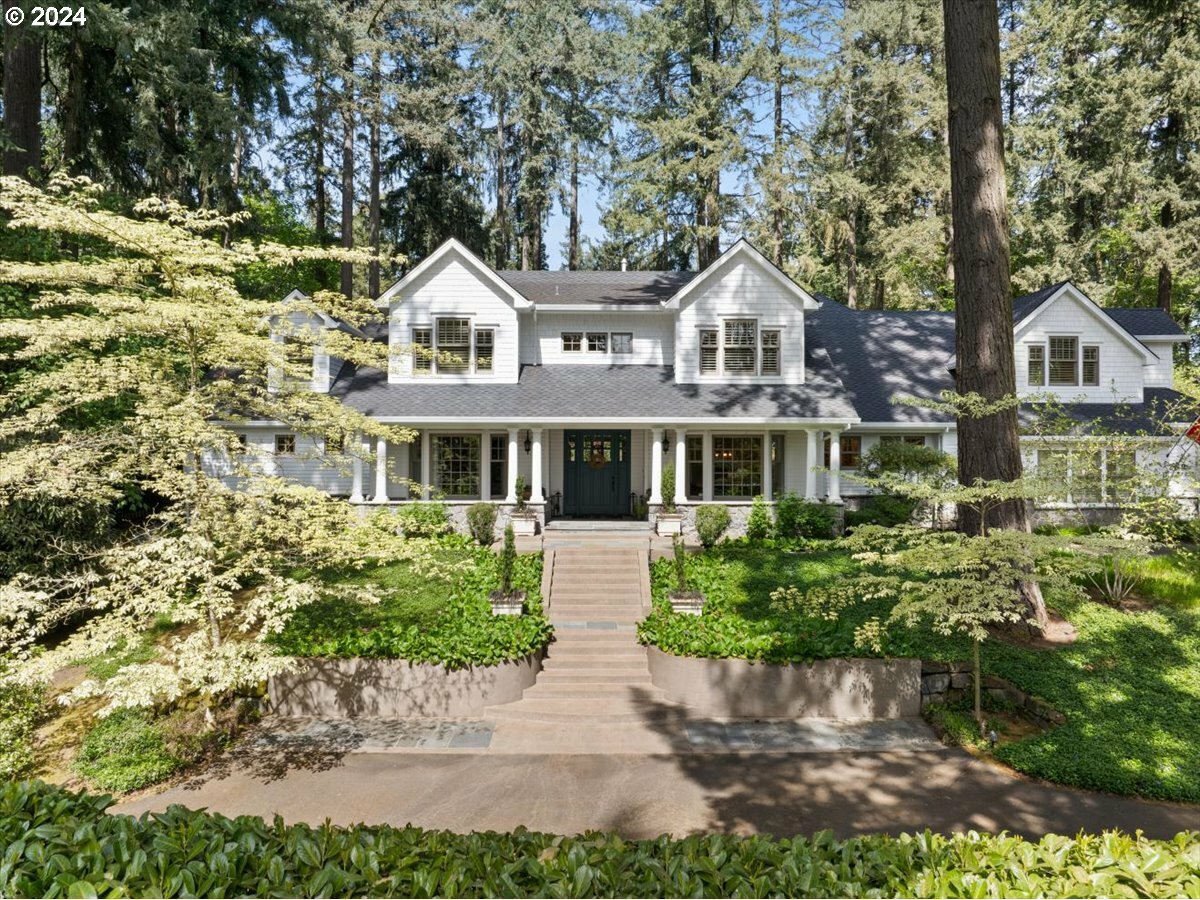 Property Photo: 260 Iron Mountain Blvd OR 97034