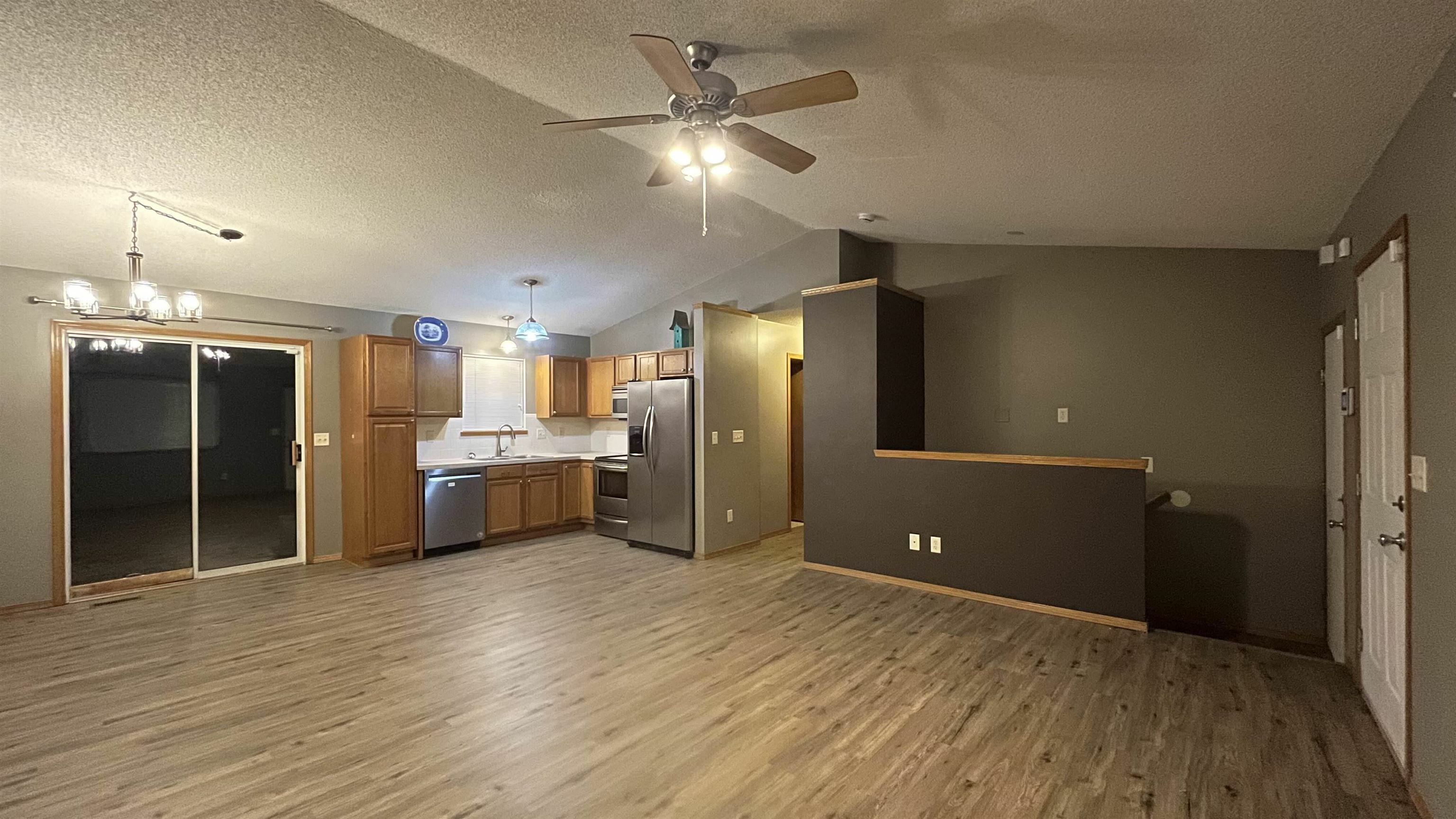 Property Photo:  1004 N Springwood St  KS 67052 