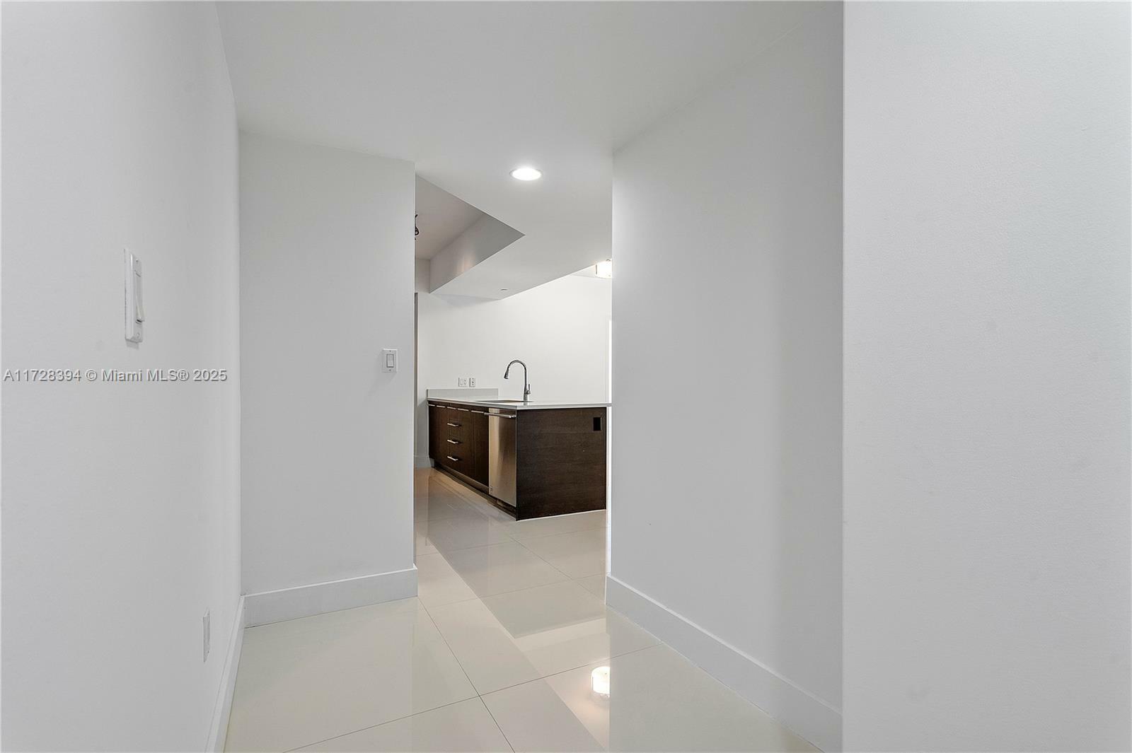 Property Photo:  55 SE 6th St 3605  FL 33131 