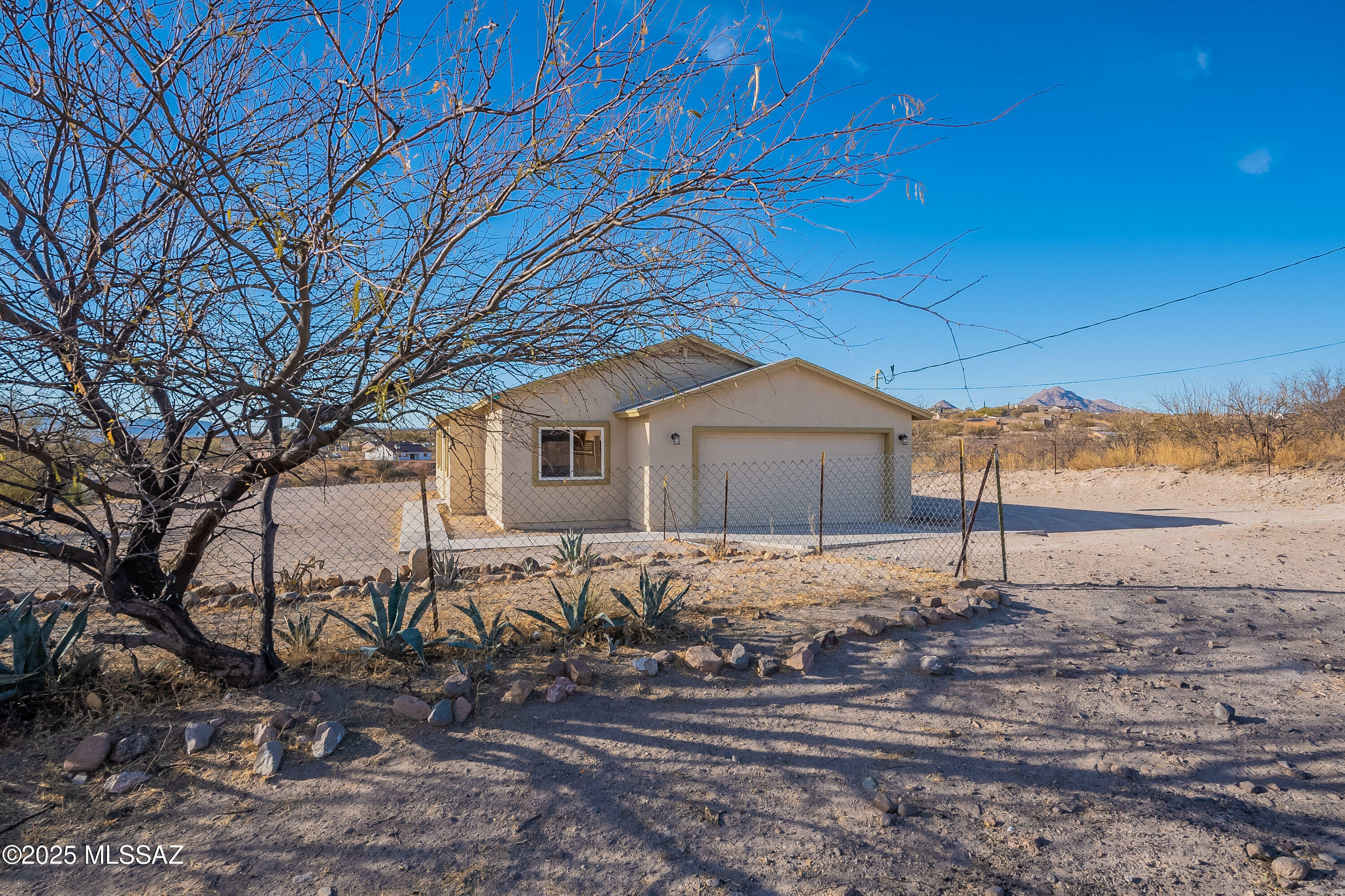 Property Photo:  981 Circulo Tumbleweed  AZ 85648 