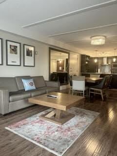 Property Photo: 9 Harbour Street E 4109-41 ON L9Y 5C5
