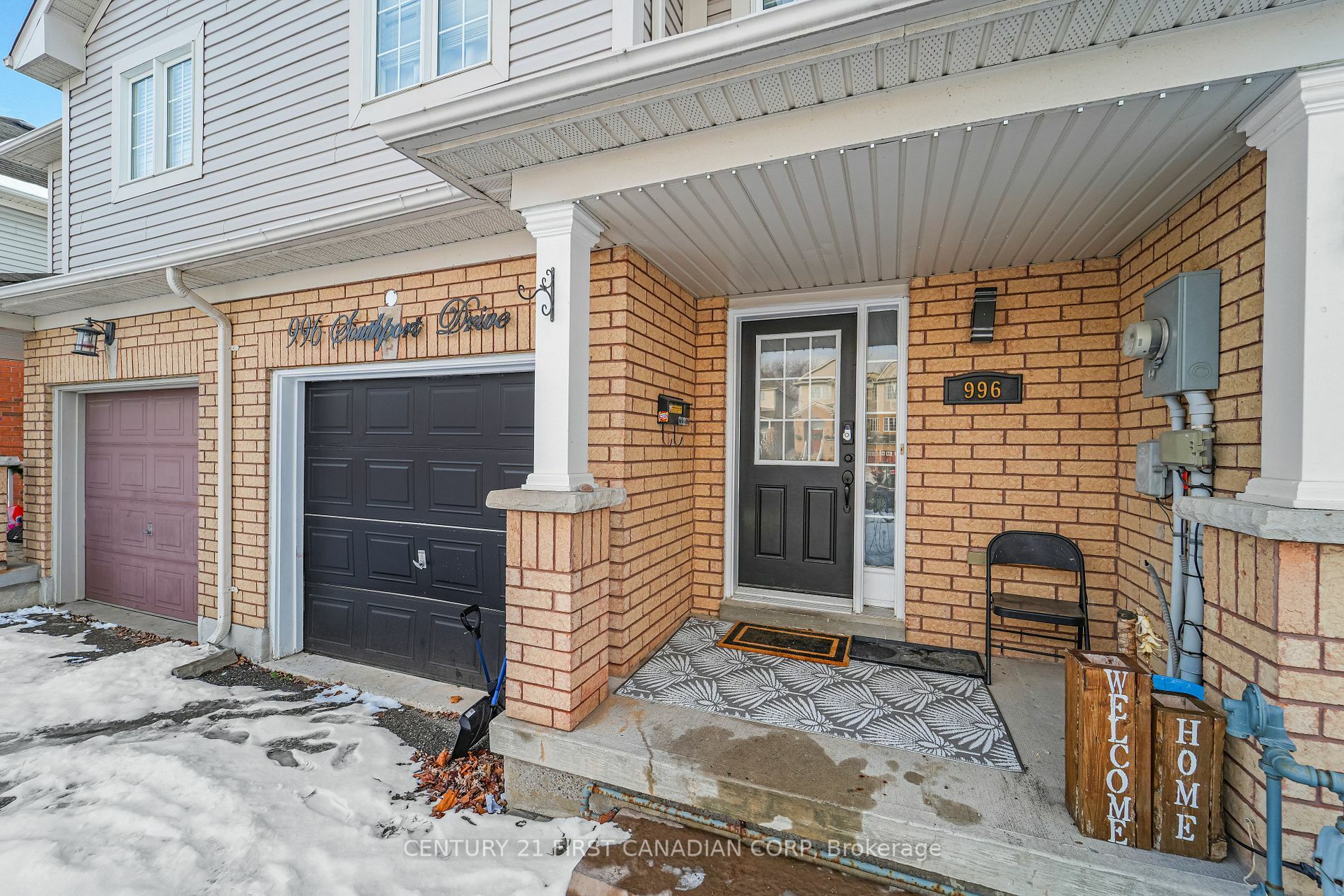 Property Photo:  996 Southport Dr N  ON L1H 8A3 