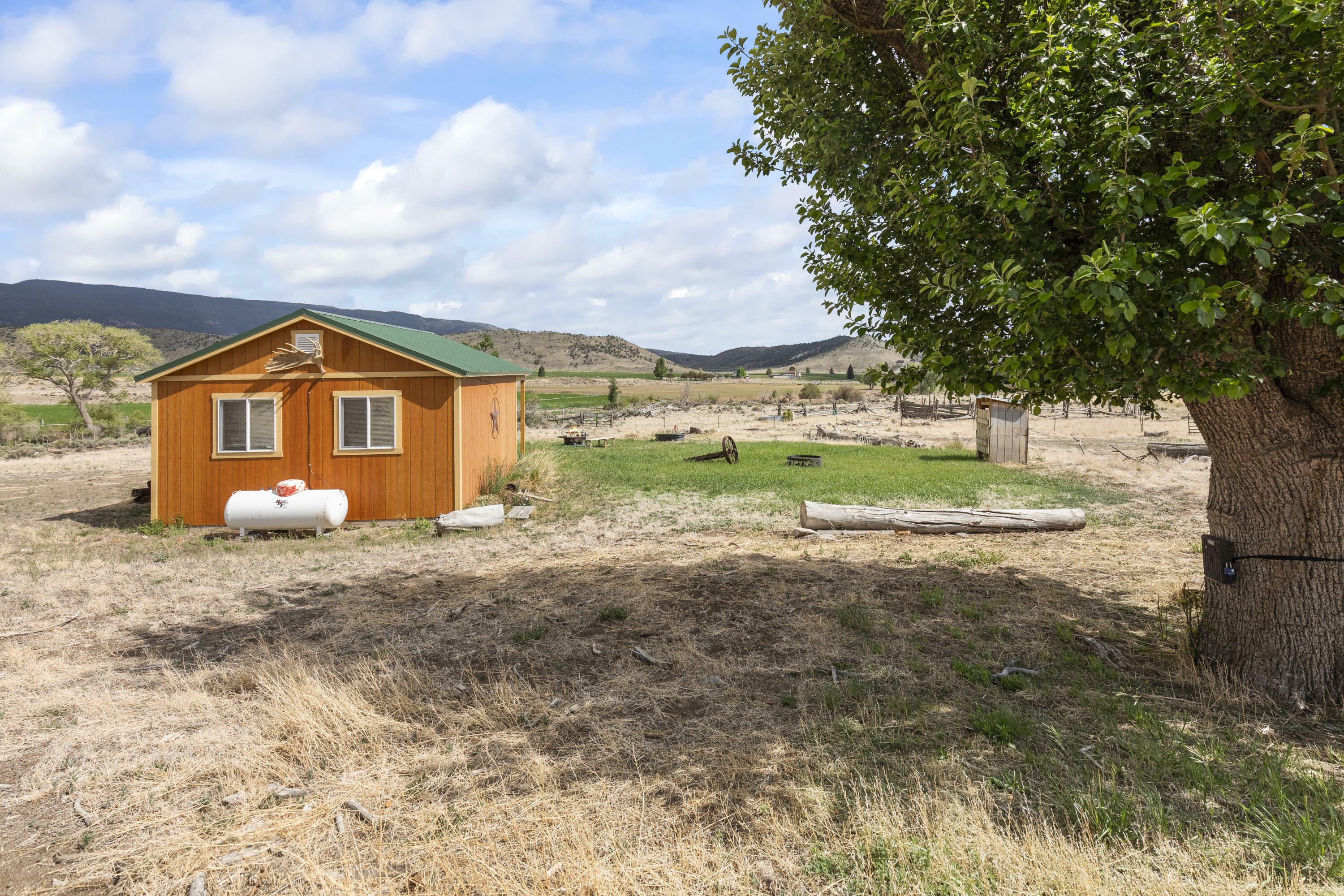 Property Photo: 1054 E Jakes Place Rd UT 84747