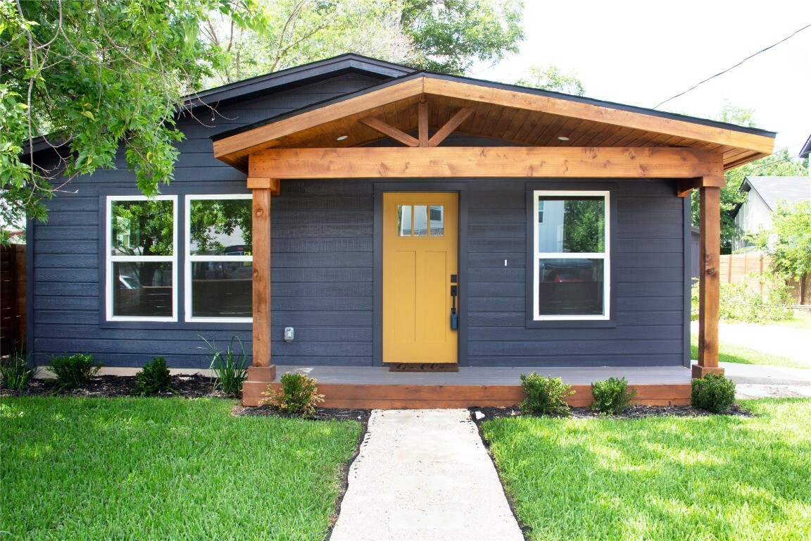 6811 Montana Street  Austin TX 78741 photo