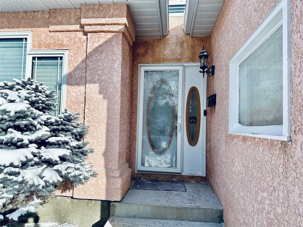 Property Photo:  11 Shalimar Crescent  MB R2V 4J2 