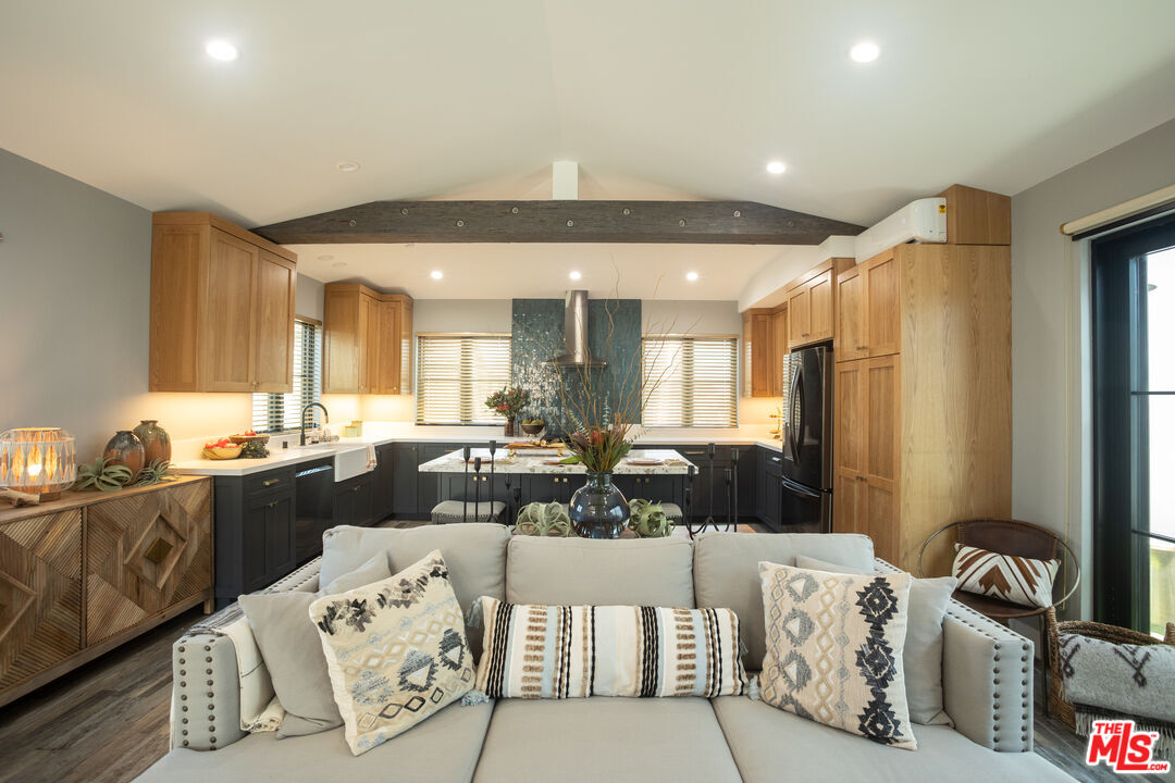 Property Photo: 2519 Curtis Ave CA 90278