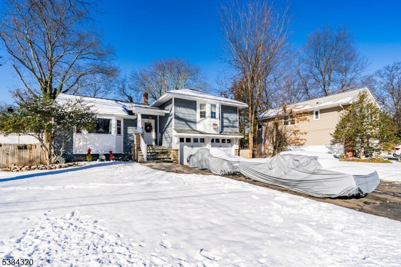 Property Photo:  4 Green Court  NJ 07016 