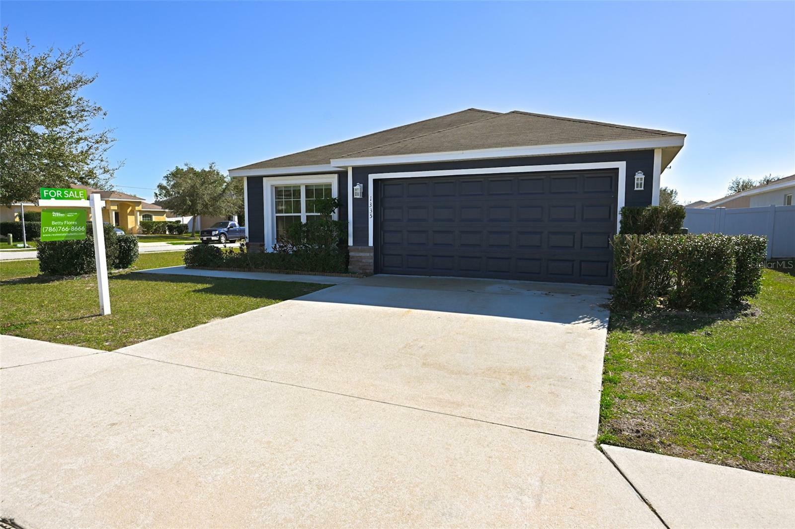 Property Photo:  1335 Windward Oaks Loop  FL 33823 