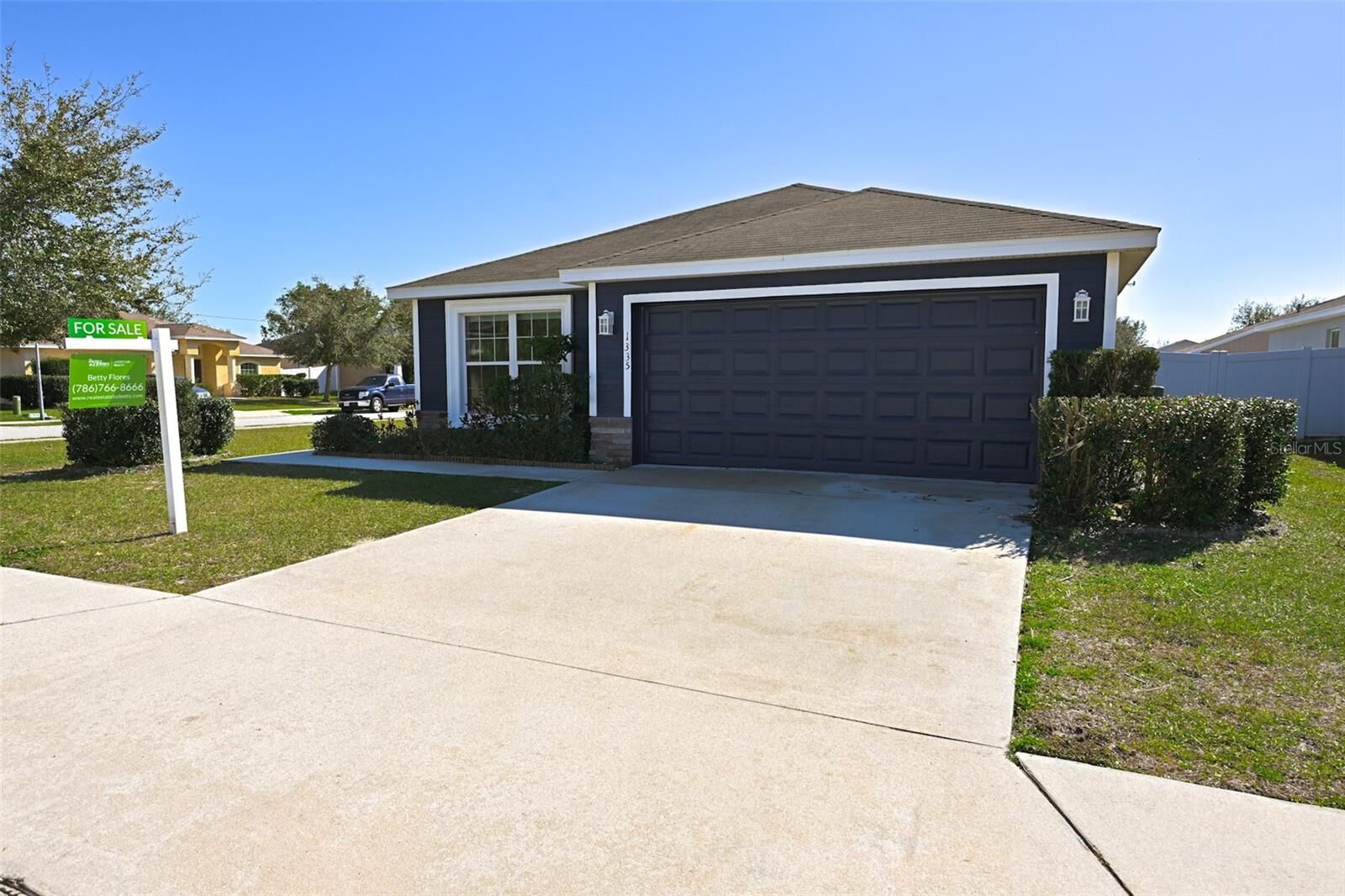 Property Photo:  1335 Windward Oaks Loop  FL 33823