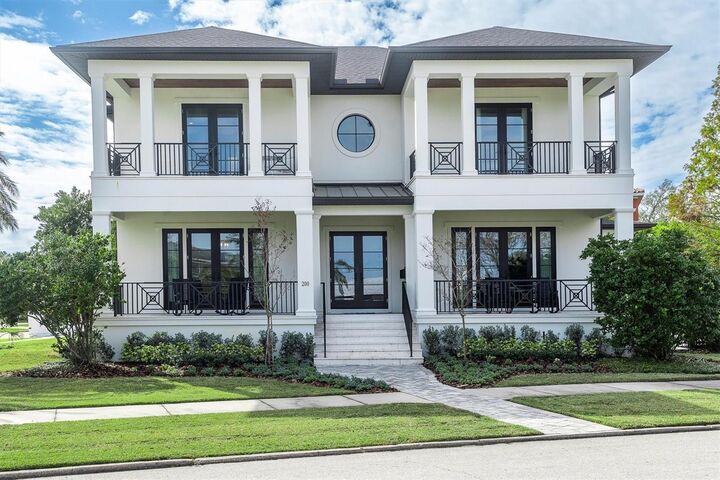 Property Photo: 200 Cordova Boulevard NE FL 33704