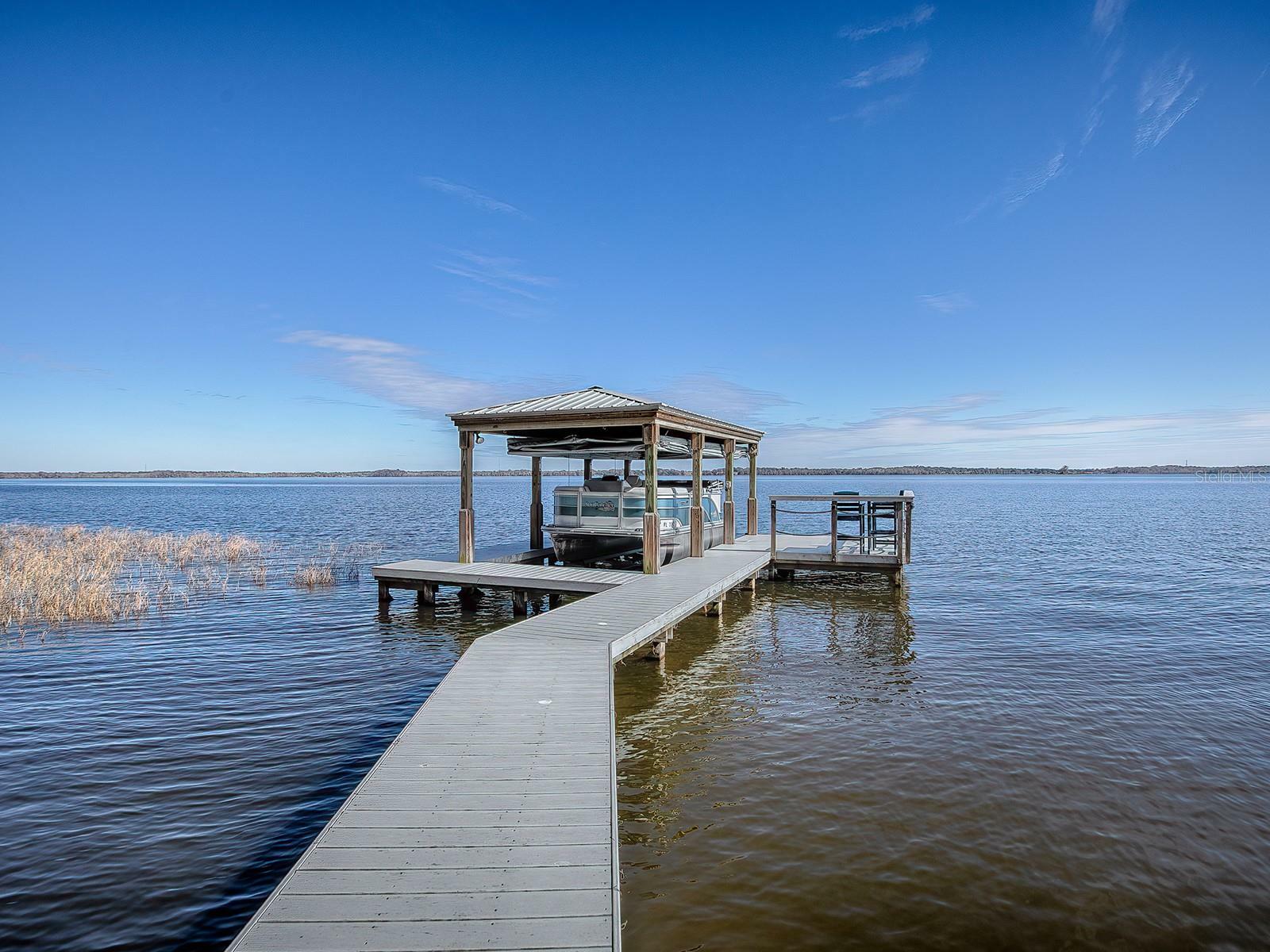 Property Photo:  908 N Lakeshore Boulevard  FL 34737 