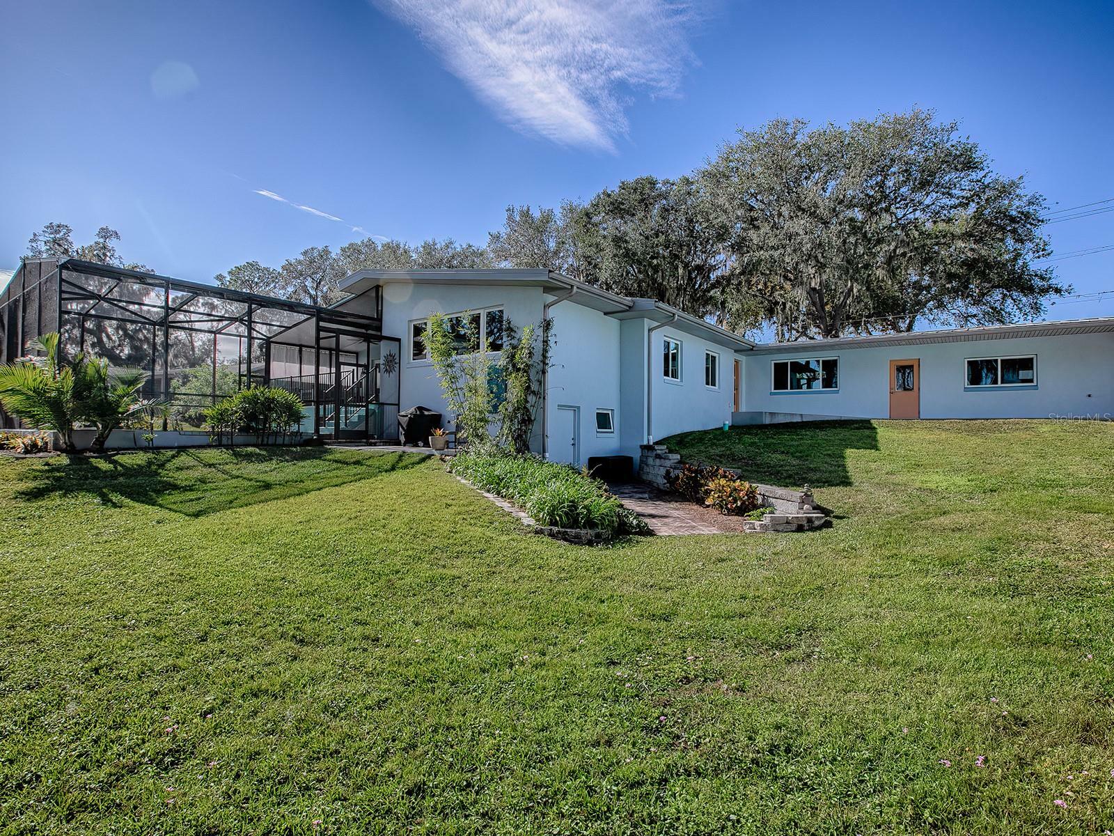 Property Photo: 908 N Lakeshore Boulevard FL 34737