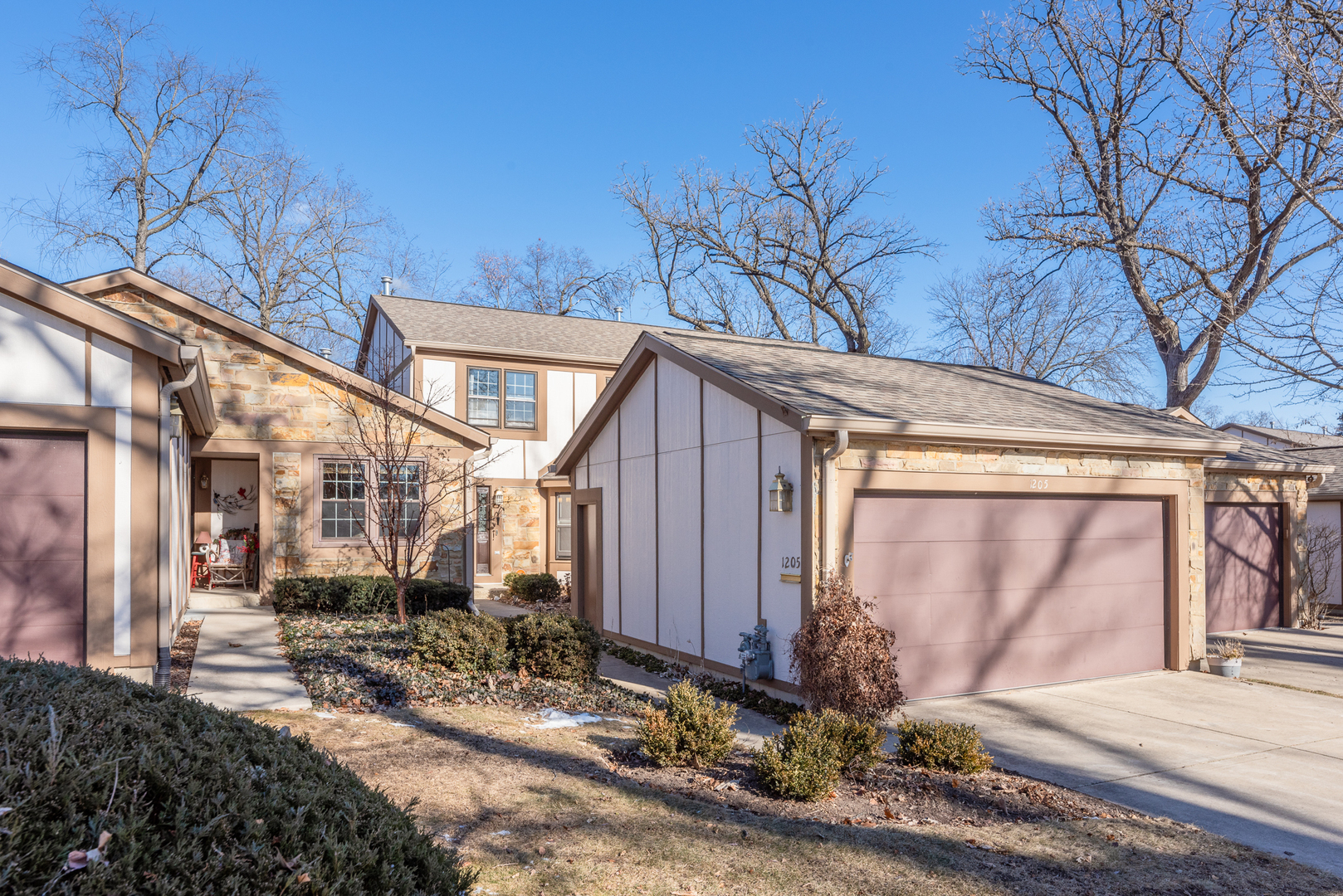 Property Photo:  1205 Oakview Drive  IL 60187 