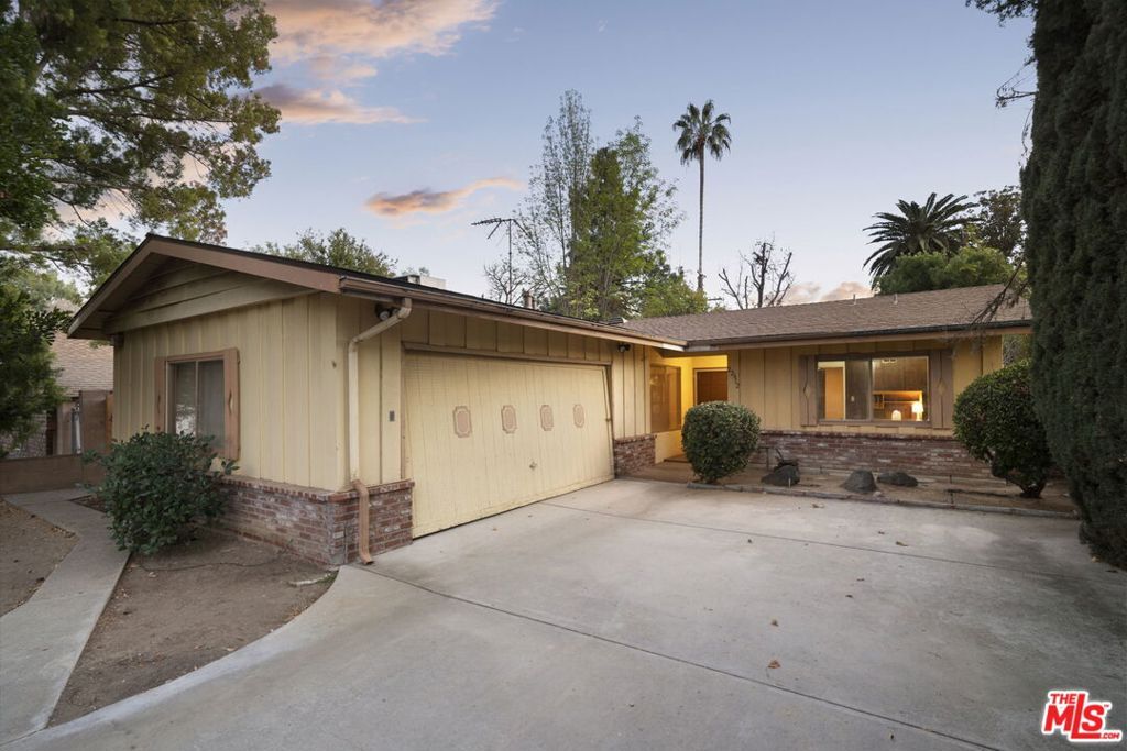 Property Photo:  22612 Berdon Street  CA 91367 
