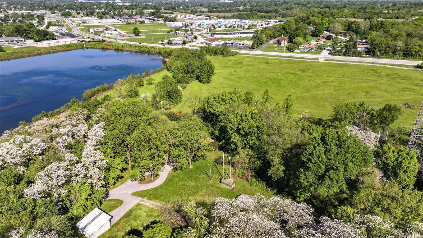 Property Photo: 40 Country Lane IL 62095