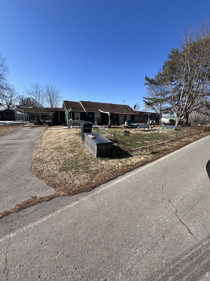 Property Photo: 1701 Wixtown Rd TN 37186