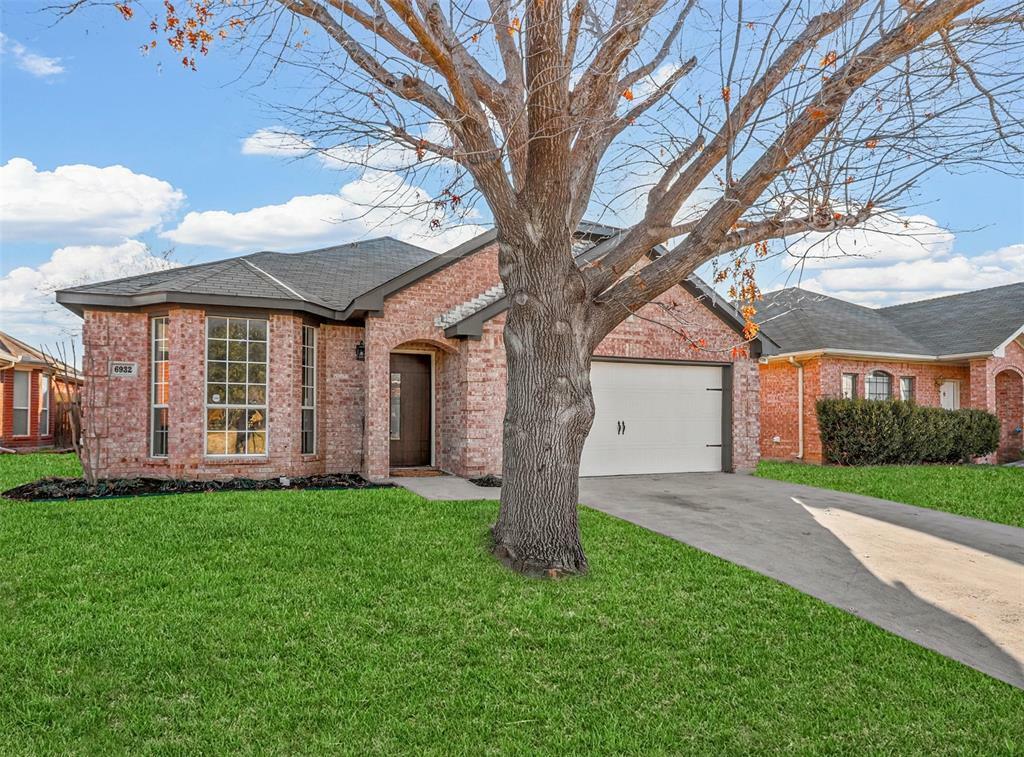 Property Photo: 6932 Indiana Avenue TX 76137
