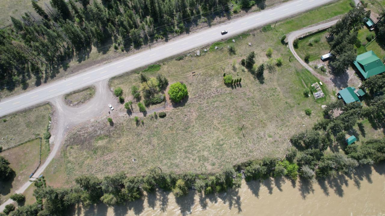 Property Photo:  2428 Hwy 3 Highway E  BC V0X 1W0 