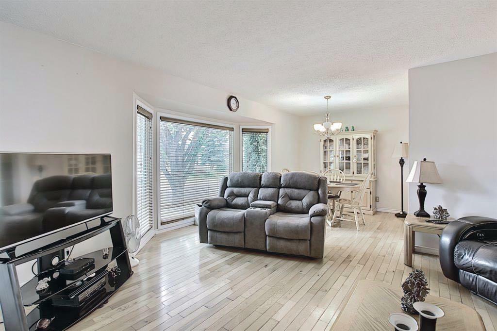 Property Photo:  155 Templeton Circle NE  AB T1Y 3T2 