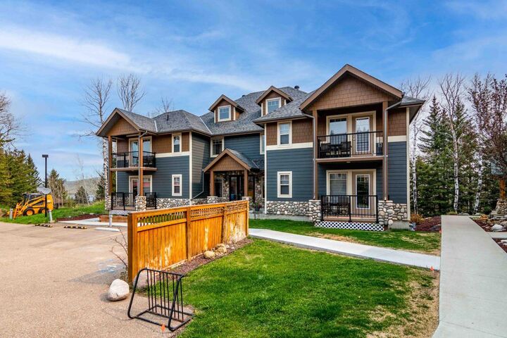 Property Photo: 401 4 Street 709/710 AB T0J 1C0