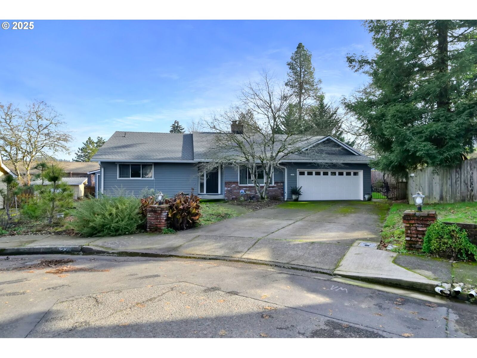 Property Photo: 2281 Warren St OR 97405