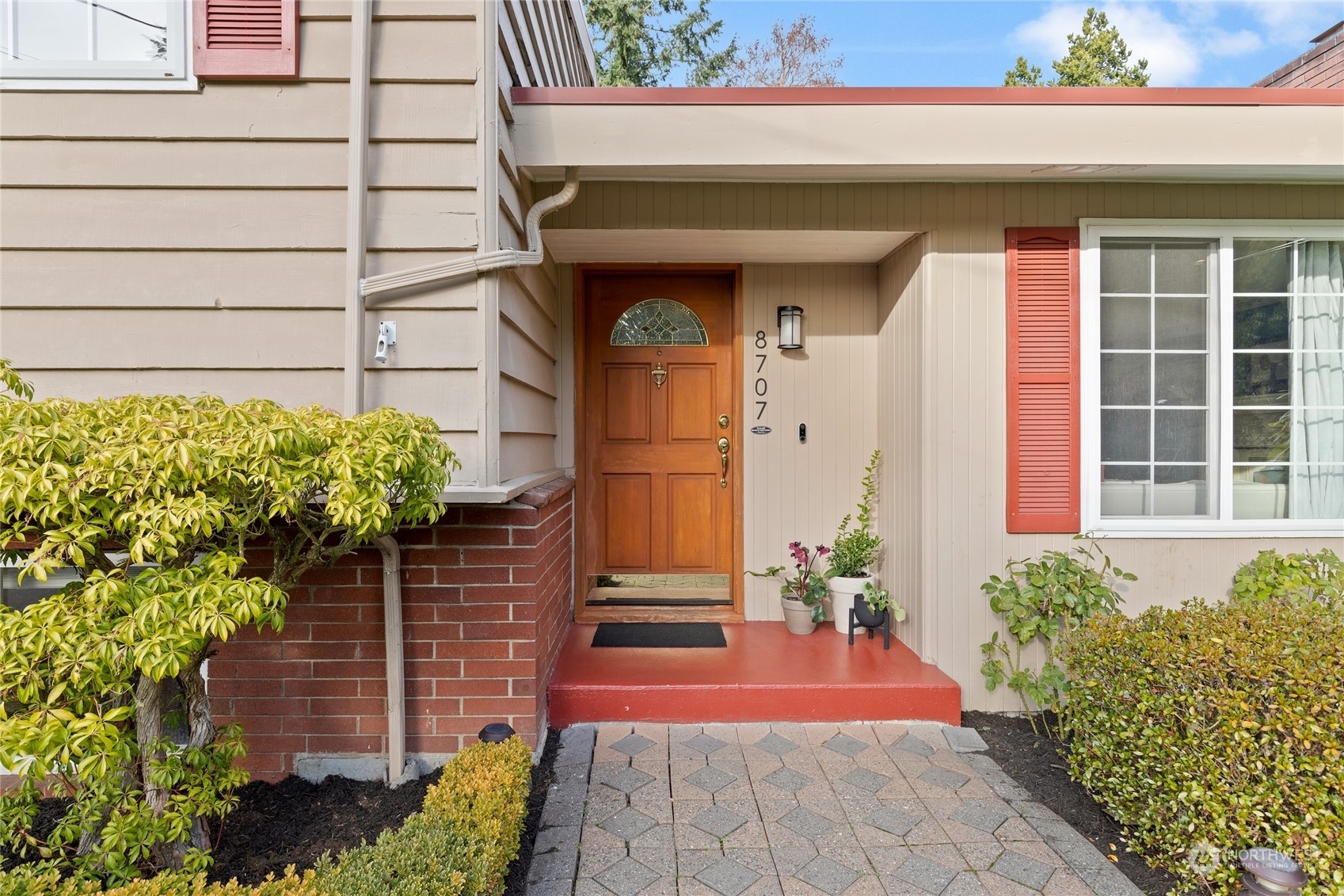 Property Photo:  8707  Madrona Lane  WA 98026 