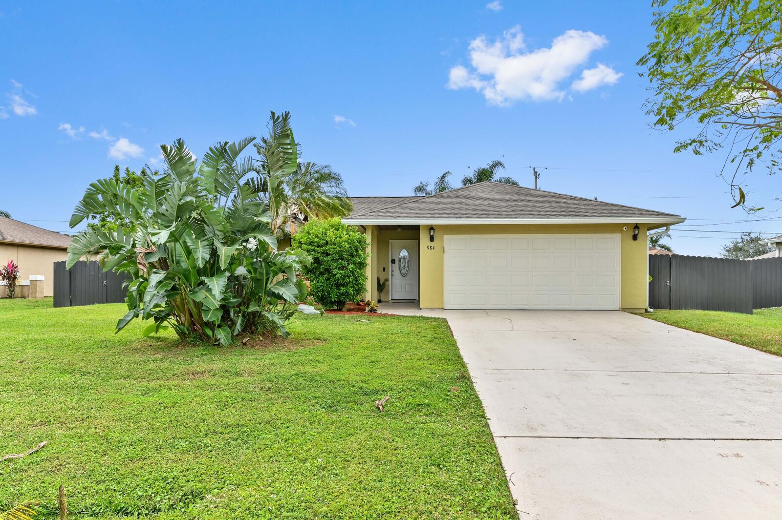 Property Photo: 984 SW Cornelia Avenue FL 34953