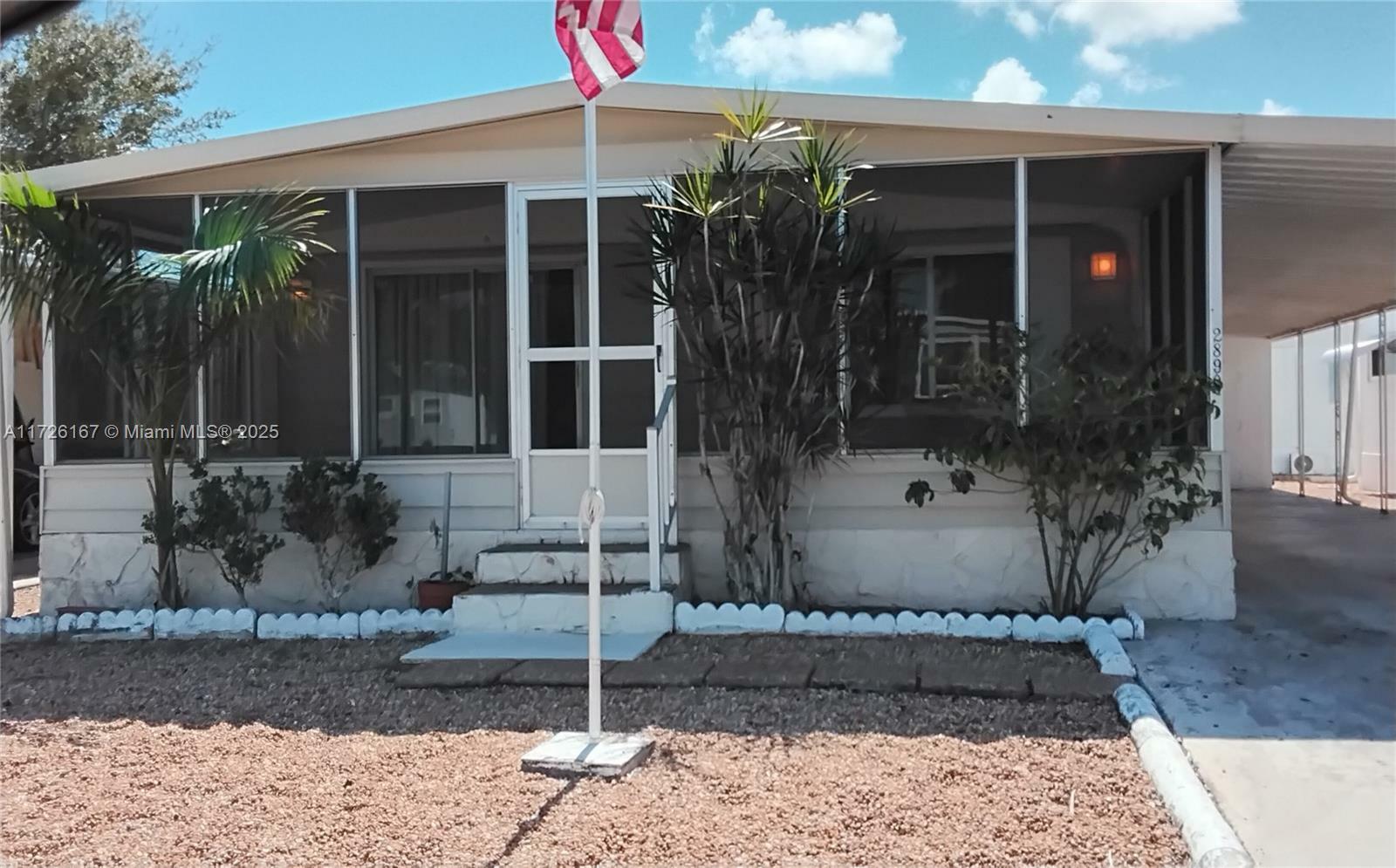 Property Photo: 2890 W Marina Dr FL 33312