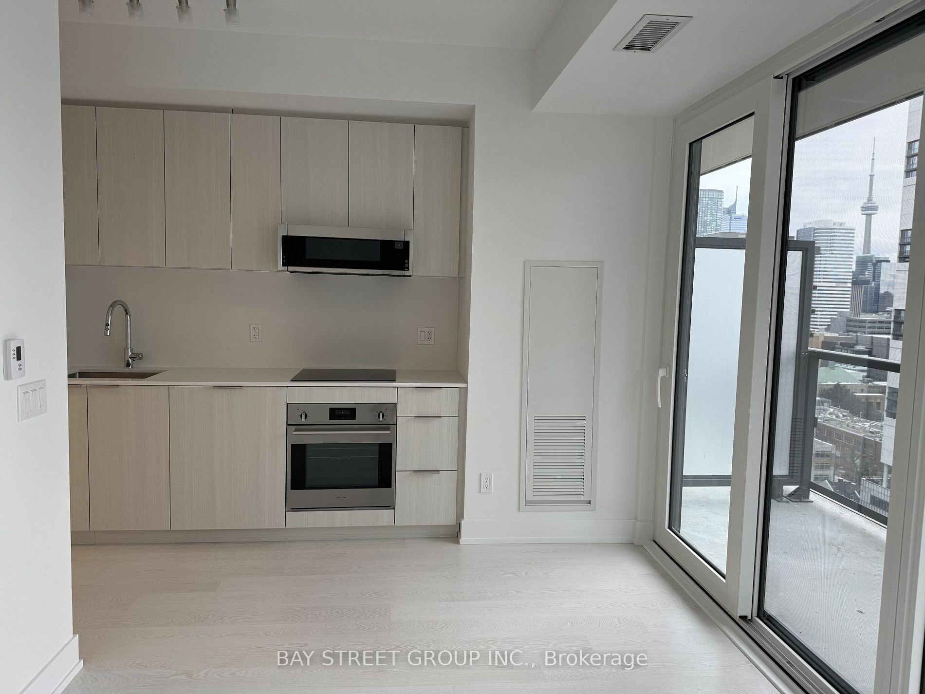 Property Photo:  308 Jarvis St 1904  ON M5B 0E3 