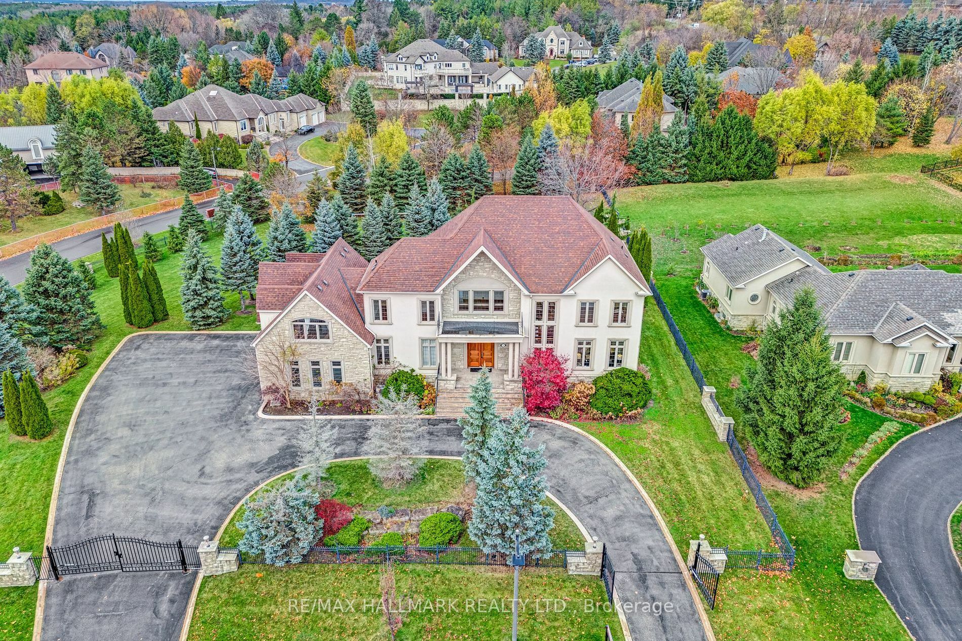 Photo de la propriété:  76 Forest Heights Blvd  ON L0J 1C0 