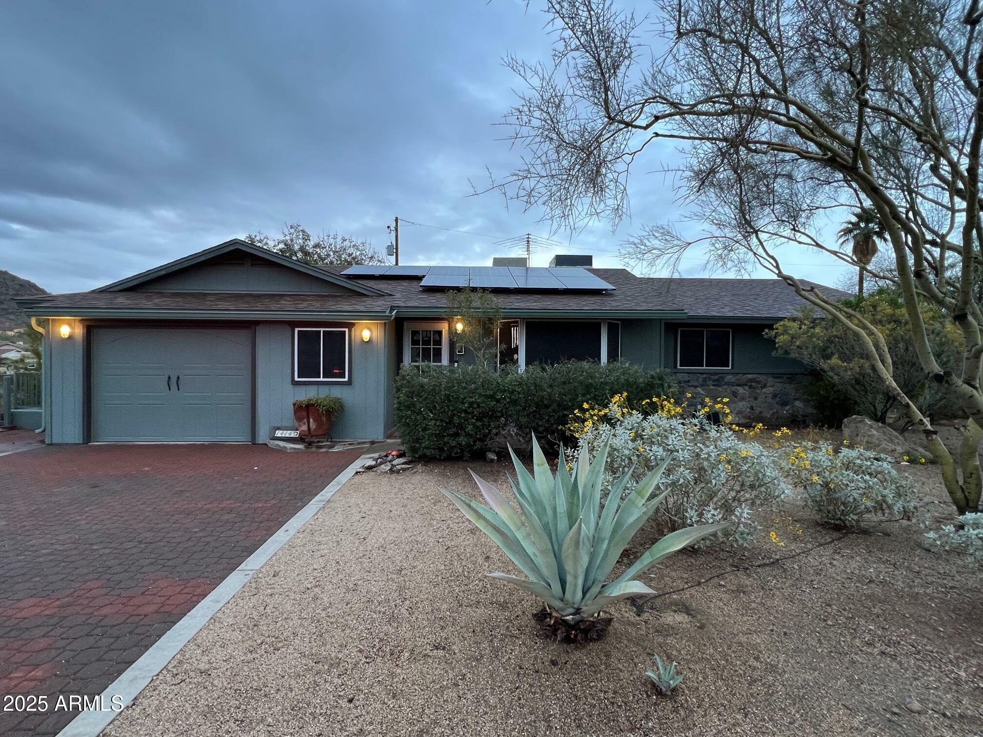 Property Photo:  1414 E Shangri La Road  AZ 85020 