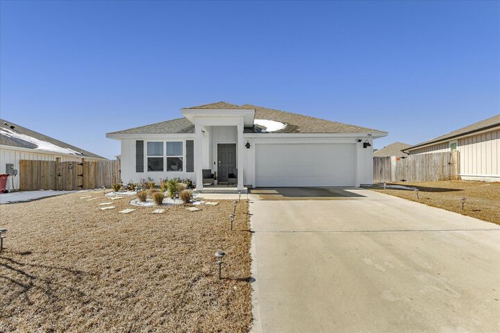 Property Photo: 904 Sandbar Loop FL 32539
