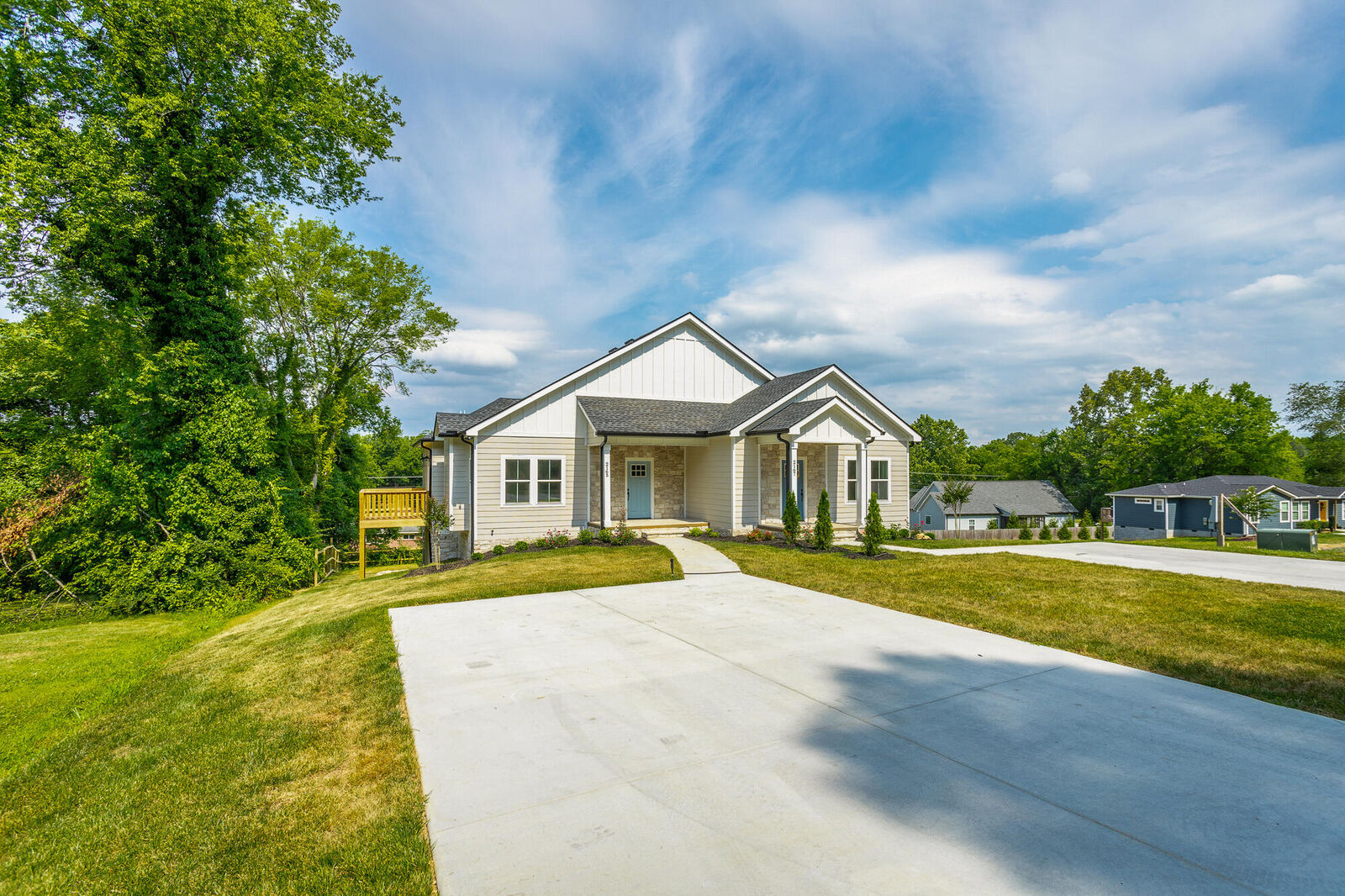 Property Photo:  