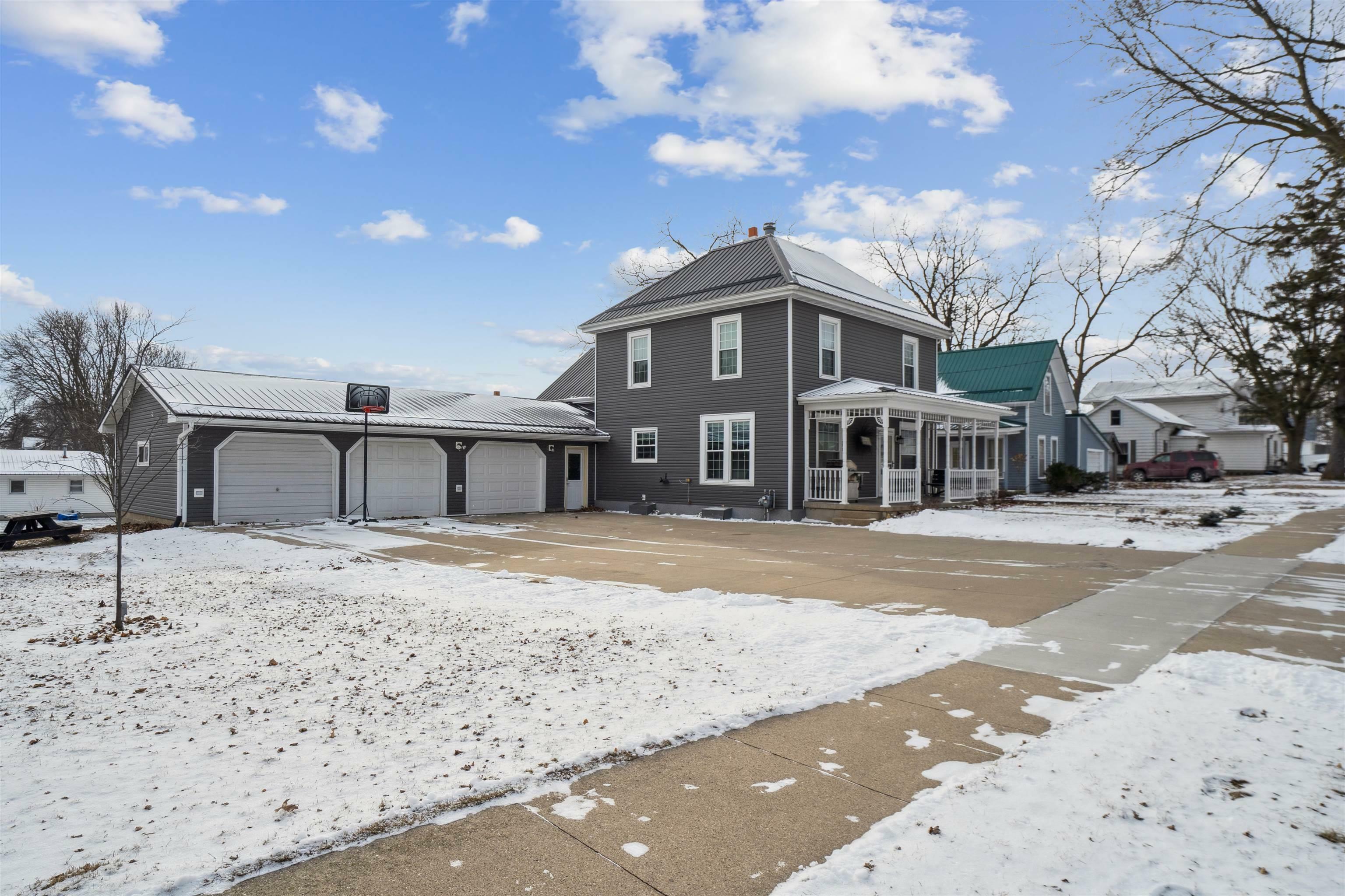 Property Photo:  208 W Spring Street  IA 52076 