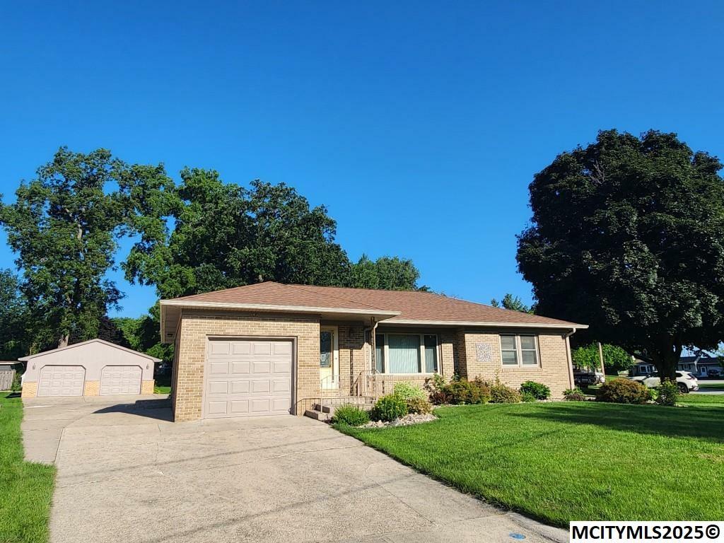 519 17th St W  Clear Lake IA 50428 photo