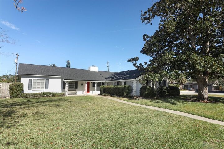 Property Photo: 2201 Sunderland Road FL 32751