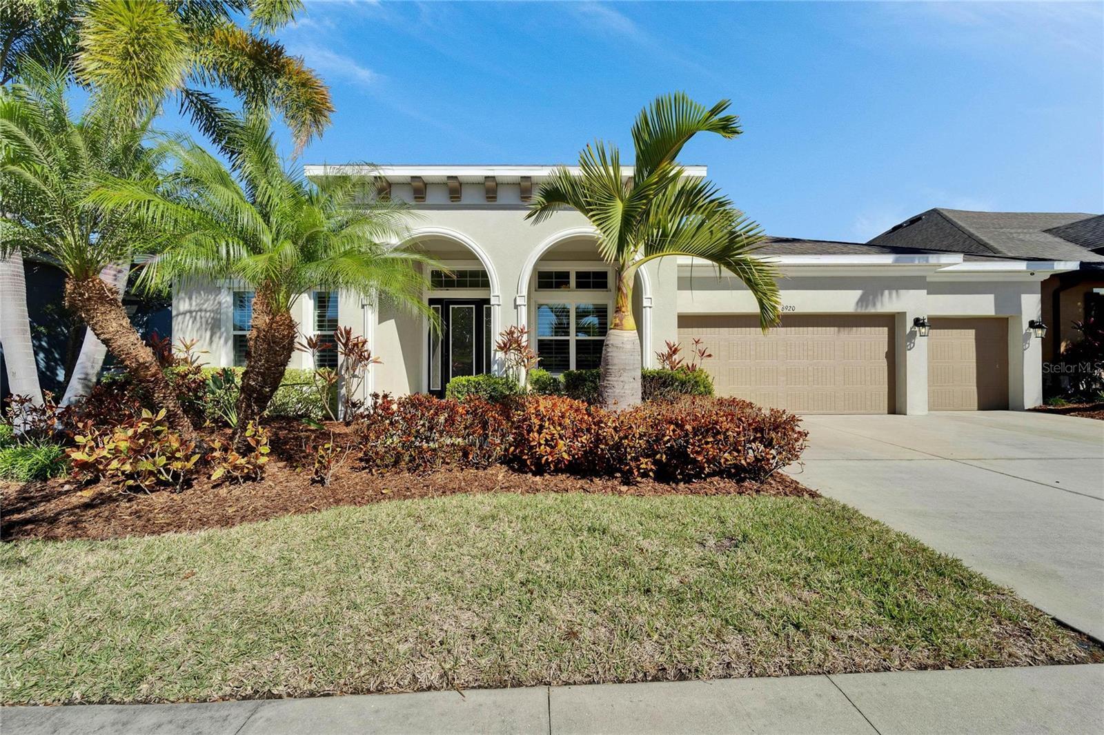 Property Photo: 6920 Crestpoint Drive FL 33572