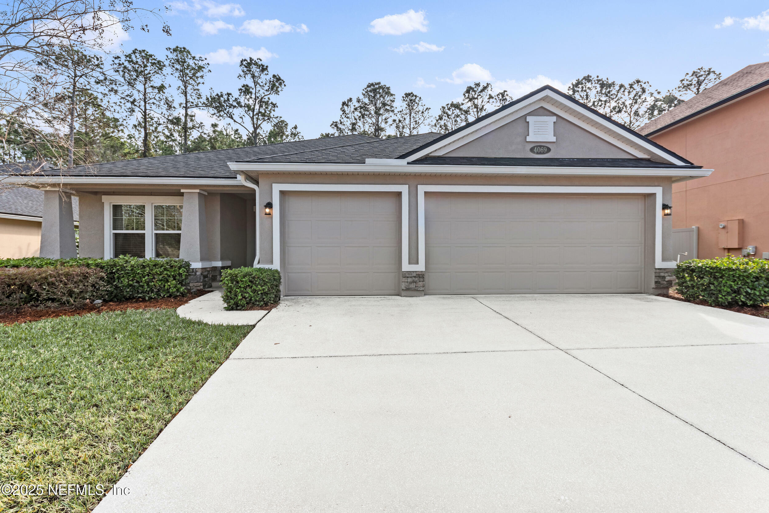 Property Photo: 4069 Victoria Lakes Drive S FL 32226