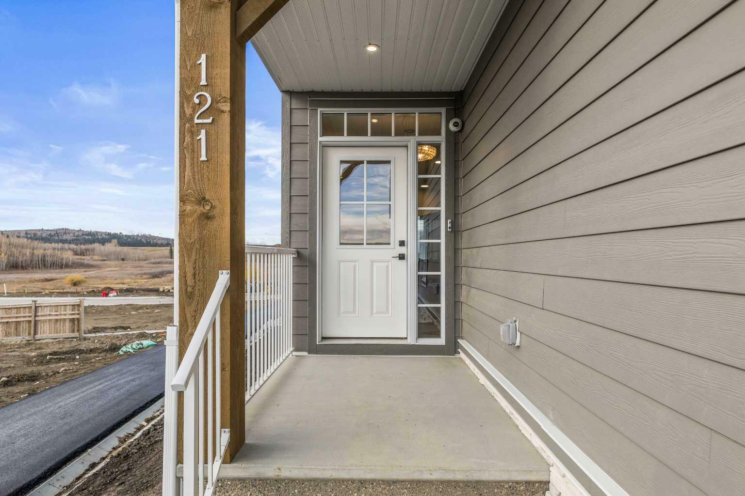 Property Photo:  121 Creekstone Hill SW  AB T2X 5G3 