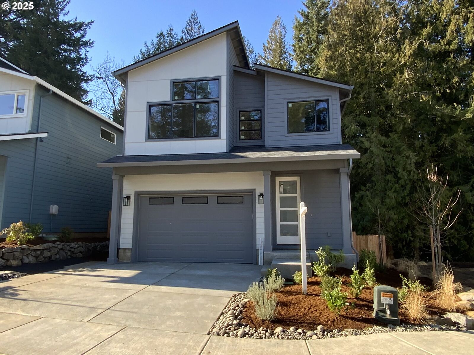 Property Photo: 2061 NE 207th Pl OR 97024
